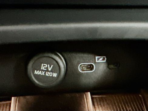 Used 2023 Volvo C40 P8 Recharge Ultimate AWD/4WD image 26