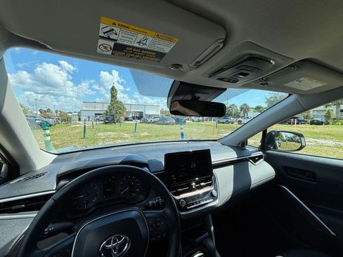 Used 2025 Toyota Corolla Cross LE image 33