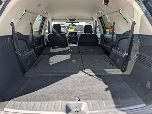 Used 2024 Nissan Pathfinder SV AWD/4WD image 29