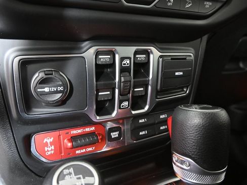 Used 2018 Jeep Wrangler Unlimited Rubicon w/ Dual Top Group image 33