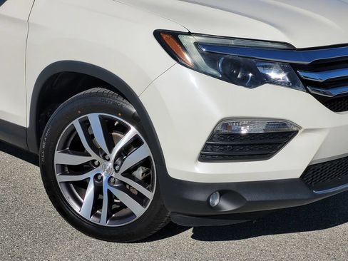 Used 2018 Honda Pilot Touring image 9