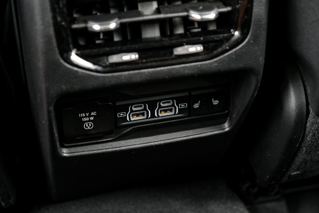Used 2023 Jeep Grand Cherokee Limited w/ Luxury Tech Group II AWD/4WD image 49