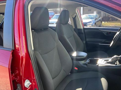 Used 2024 Toyota RAV4 LE image 9
