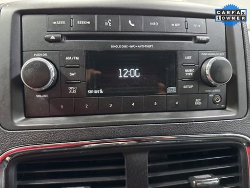 Used 2016 Dodge Grand Caravan SE image 16