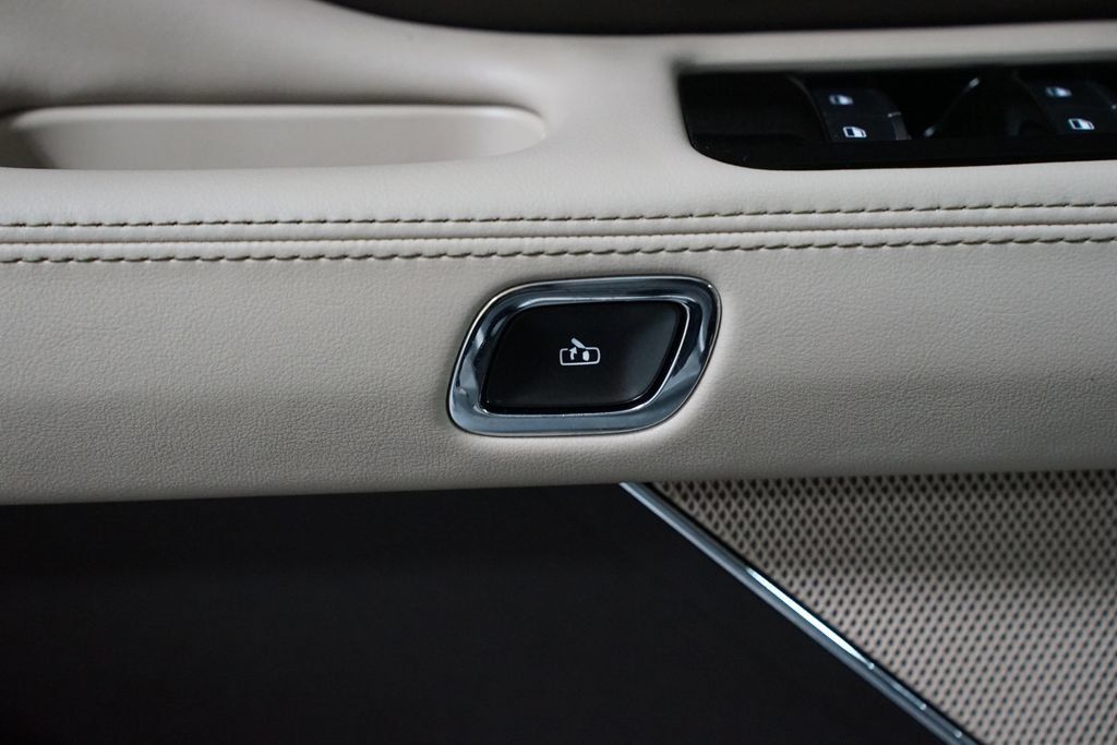 Used 2023 Lincoln Aviator 2WD w/ Premium Package image 33
