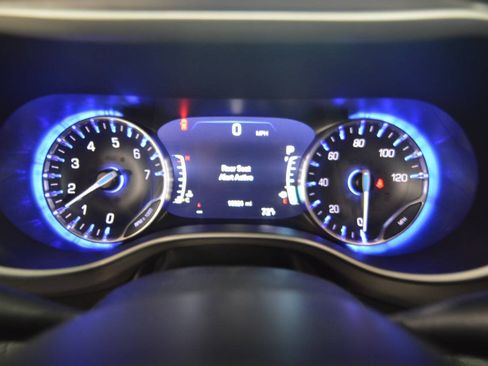 Used 2025 Chrysler Pacifica Select AWD/4WD image 33