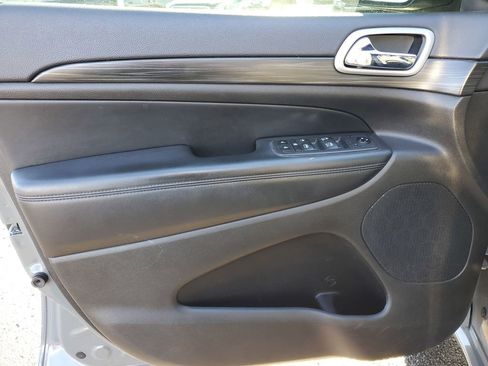 Used 2020 Jeep Grand Cherokee Altitude image 22