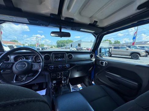 Used 2022 Jeep Gladiator Sport AWD/4WD image 16