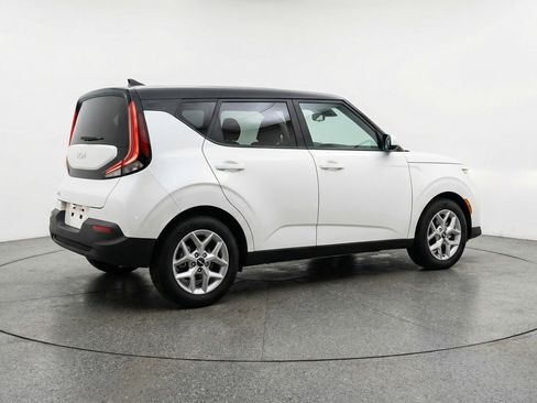 Used 2025 Kia Soul LX w/ LX Technology Package image 9