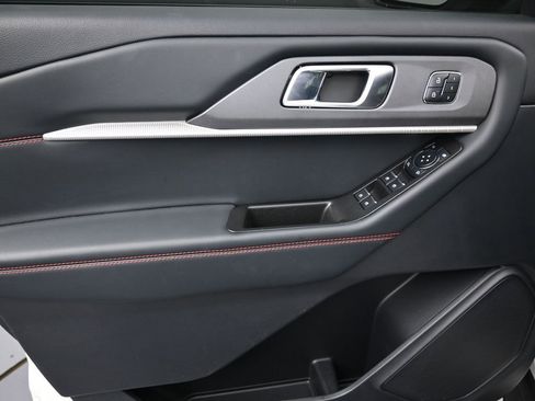 Used 2025 Ford Explorer ST-Line w/ Premium Package image 12