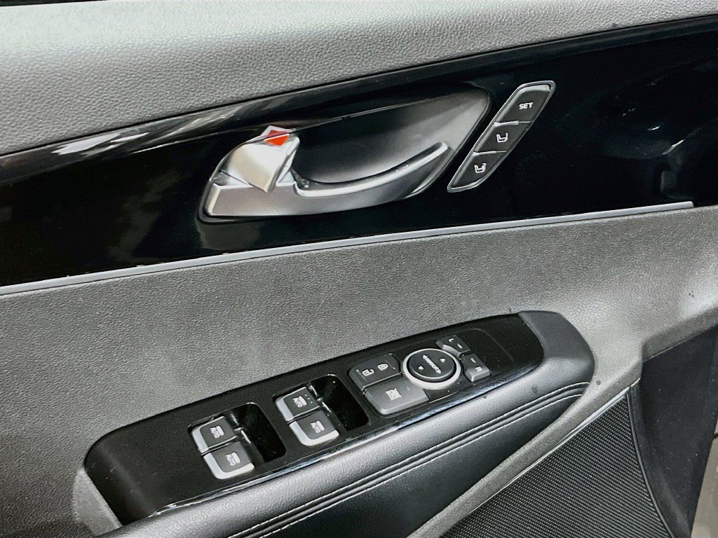 Used 2019 Kia Sorento SX FWD image 12