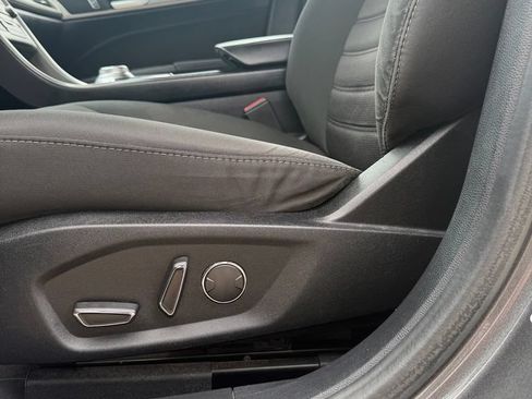 Used 2019 Ford Fusion SE FWD image 10