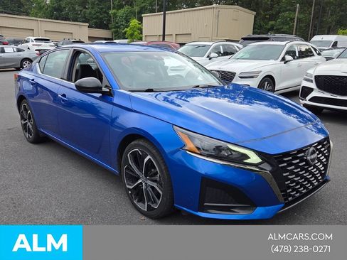 Used 2025 Nissan Altima 2.5 SR FWD image 9