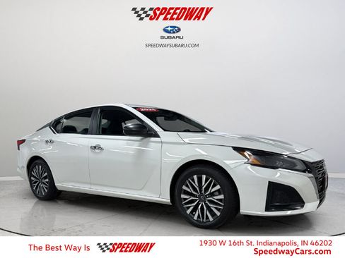 Used 2025 Nissan Altima 2.5 SV FWD image 1