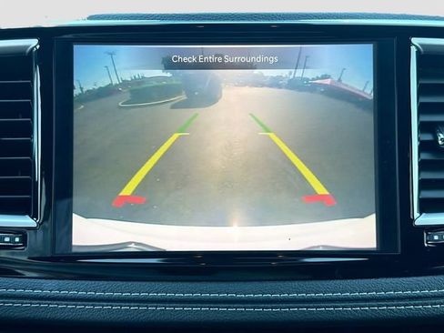 Used 2025 Chrysler Pacifica Limited FWD image 15