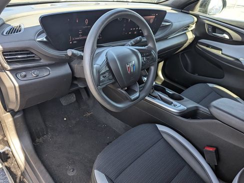 Used 2025 Buick Envista Preferred FWD image 23