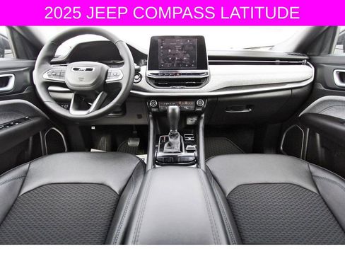 Used 2025 Jeep Compass Latitude w/ Convenience Group image 13