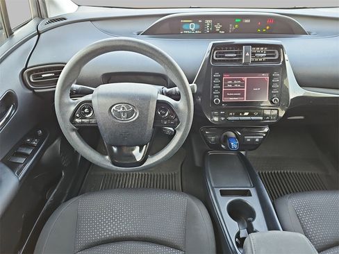 Used 2021 Toyota Prius LE image 16