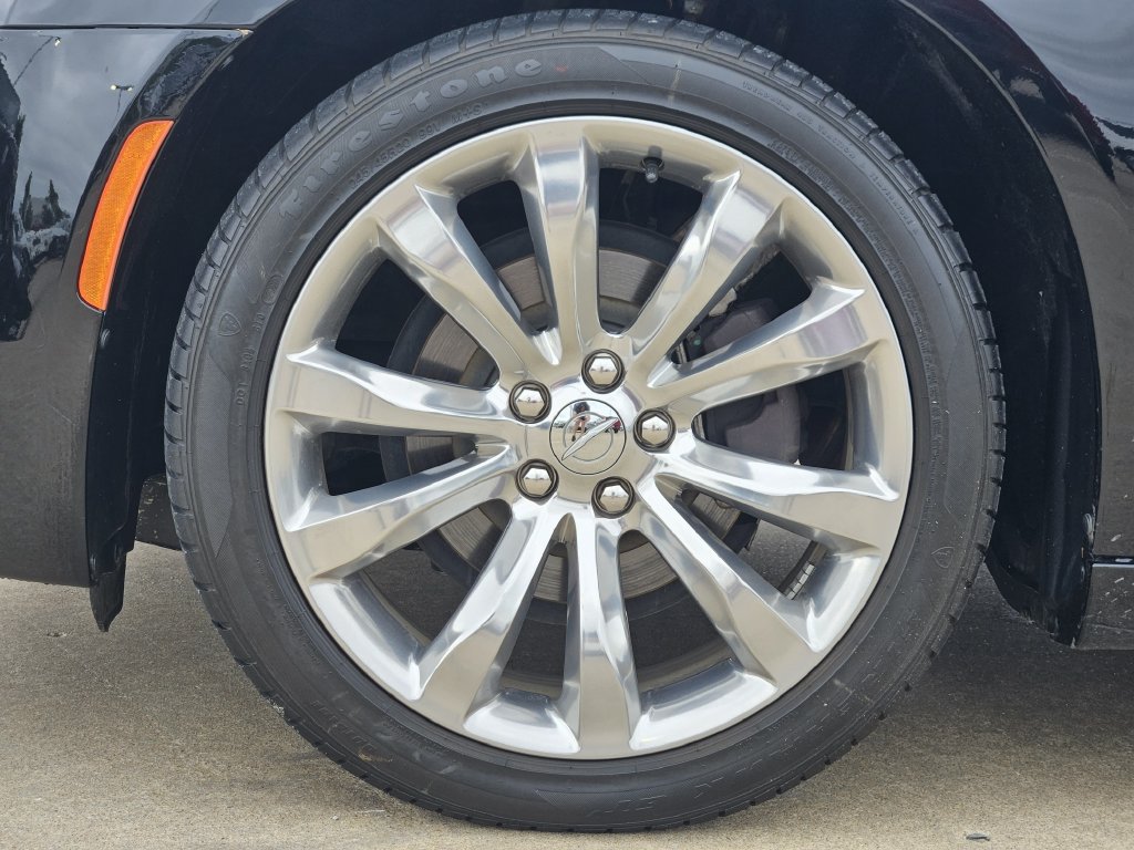 Used 2020 Chrysler 300 Touring w/ Chrome Appearance Package RWD image 12