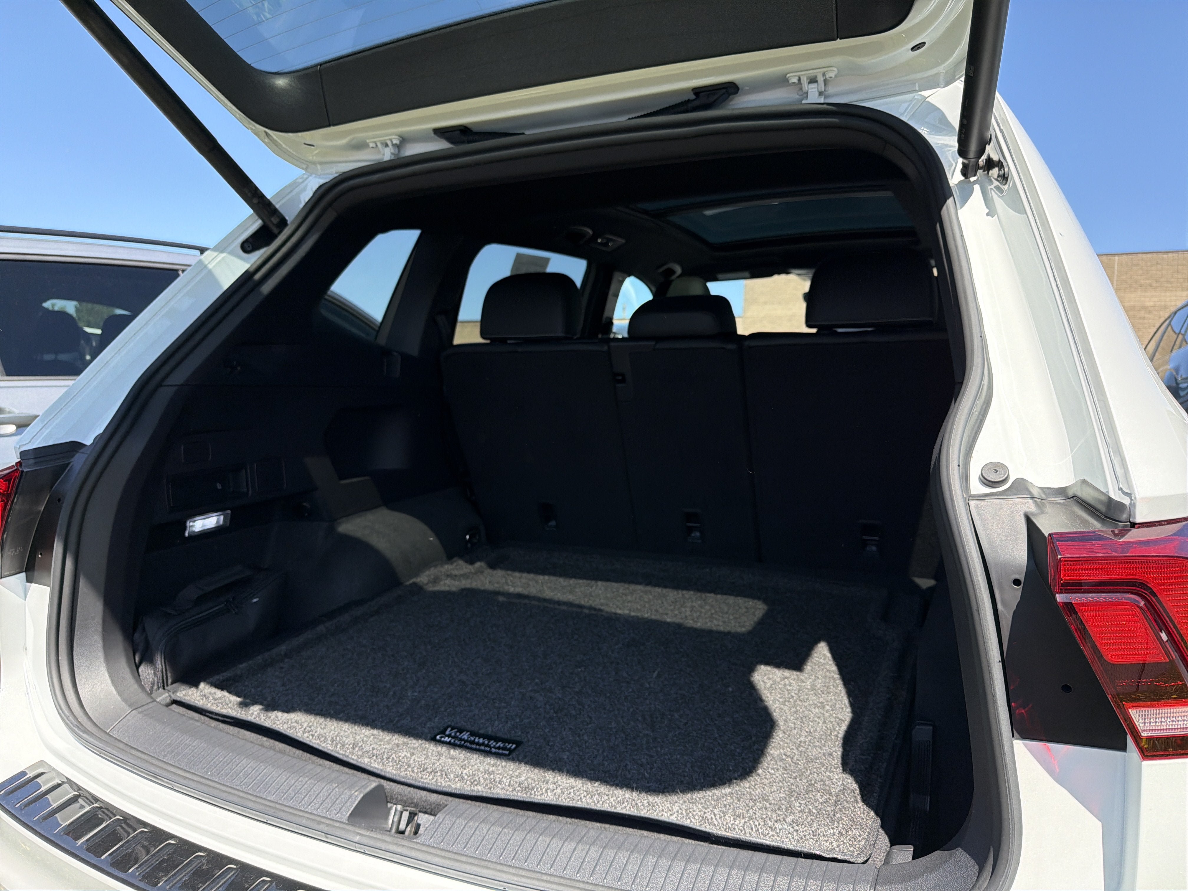 Used 2024 Volkswagen Tiguan SE R-Line AWD/4WD image 26
