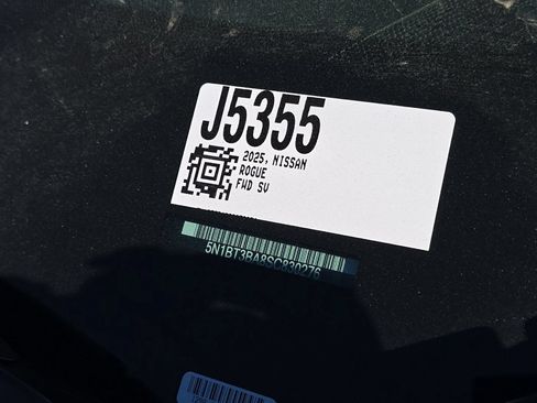 Used 2025 Nissan Rogue SV FWD image 3