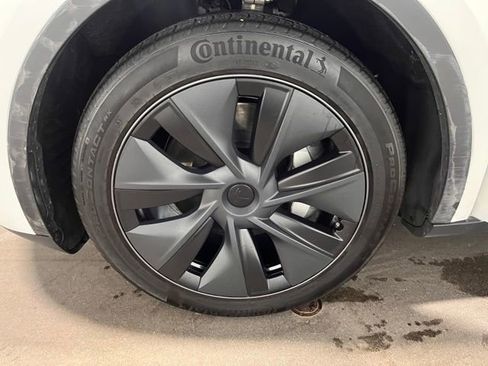 Used 2024 Tesla Model Y Long Range image 28