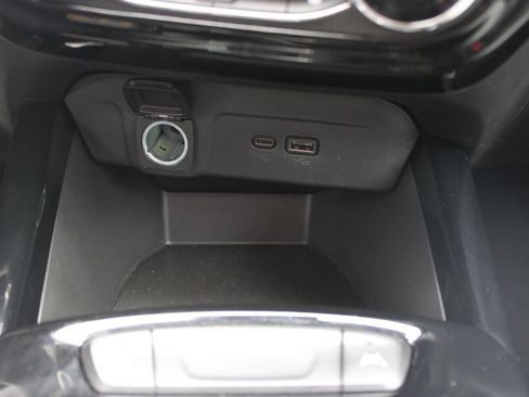 Used 2025 Chevrolet Trax LT w/ LT Convenience Package image 41