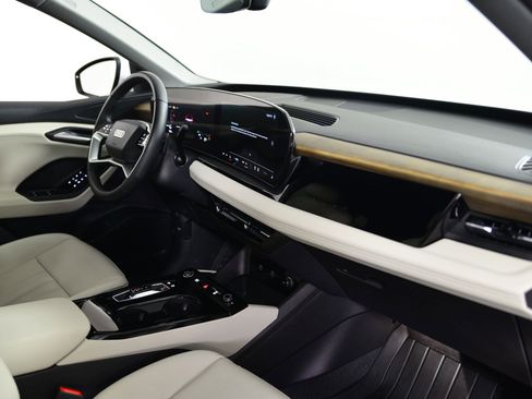 Certified 2025 Audi Q6 e-tron Premium w/ Convenience Package image 20