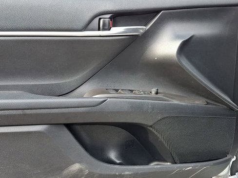 Used 2021 Toyota Camry LE image 12