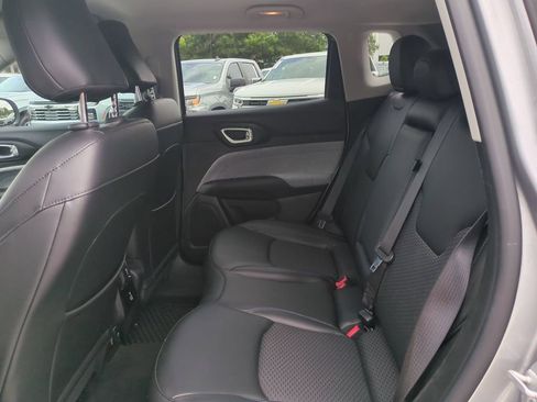 Used 2022 Jeep Compass Latitude w/ Convenience Group AWD/4WD image 16