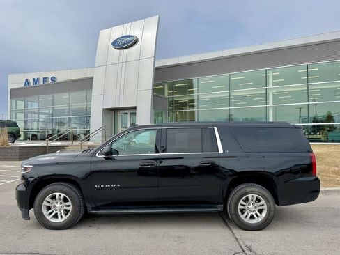 Used 2020 Chevrolet Suburban LT image 3