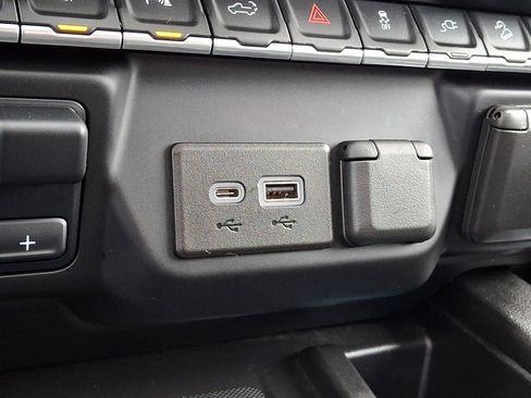 Certified 2022 GMC Sierra 2500 Denali w/ Denali Black Diamond Edition image 26