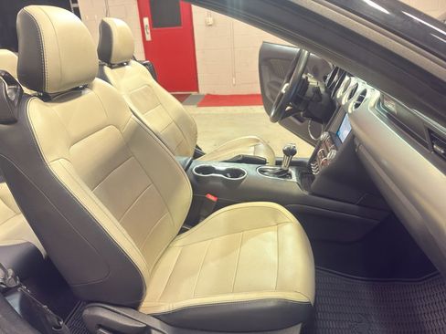 Used 2019 Ford Mustang Premium image 20