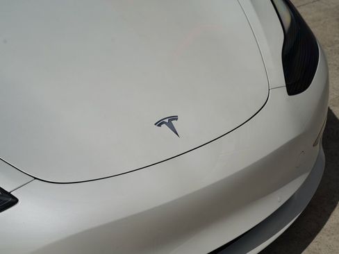 Used 2021 Tesla Model 3 Performance image 3