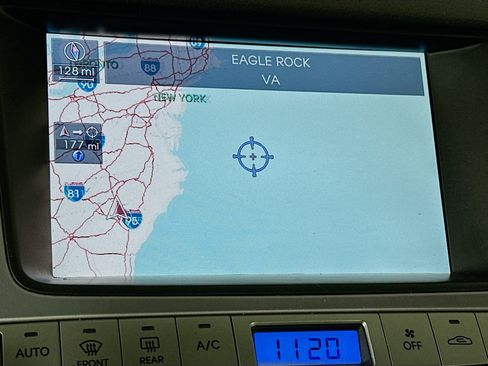 Used 2010 Hyundai Genesis 3.8 w/ Technology Pkg 4 image 22