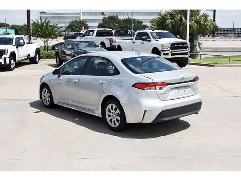 Used 2023 Toyota Corolla LE FWD image 4