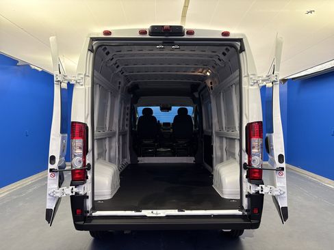 Used 2024 RAM ProMaster 2500 image 23