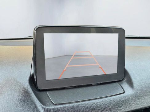 Used 2020 Toyota Yaris LE image 18