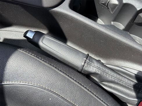 Used 2016 Ford Focus SE w/ Equipment Group 201A FWD image 40