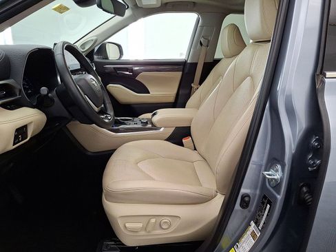 Used 2024 Toyota Highlander Limited image 11