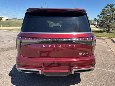 Used 2025 INFINITI QX80 Sensory image 10