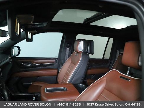 Used 2023 GMC Yukon XL Denali Ultimate AWD/4WD image 18