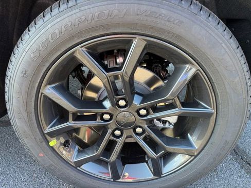 New 2025 Jeep Grand Cherokee Limited image 6