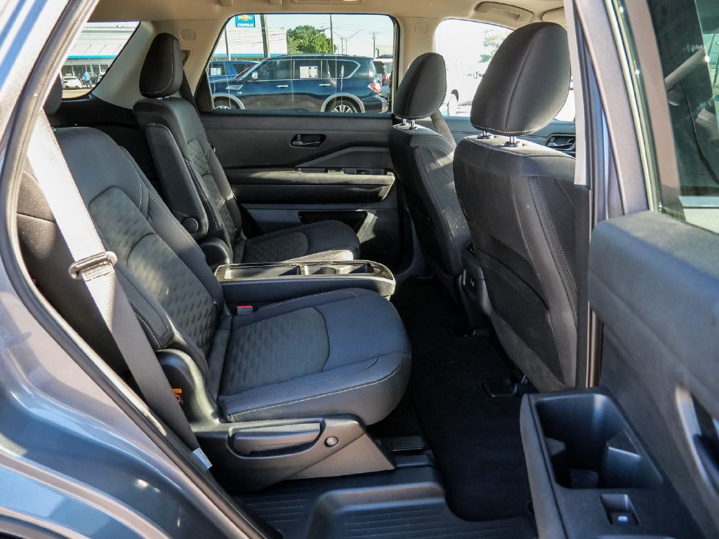 Used 2025 Nissan Pathfinder SV w/ SV Premium Package FWD image 20