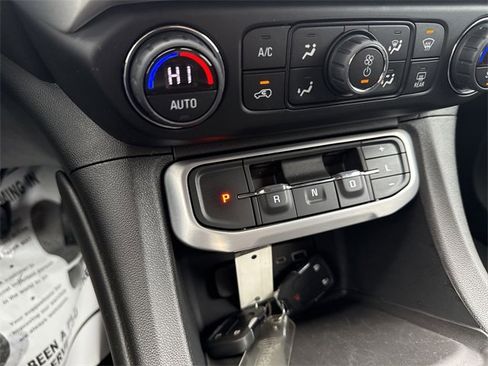 Used 2022 GMC Acadia SLE image 16