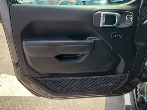 Used 2025 Jeep Gladiator Sport AWD/4WD image 18