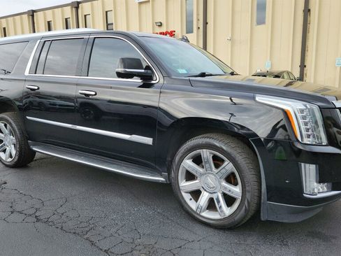 Used 2018 Cadillac Escalade ESV Luxury AWD/4WD image 1
