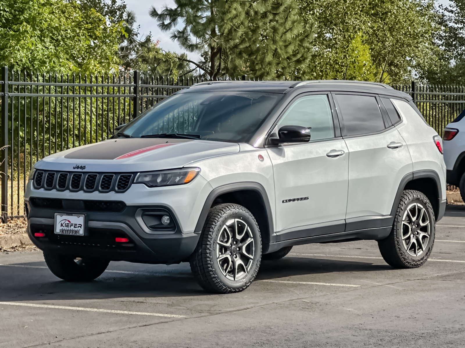Used 2025 Jeep Compass Trailhawk AWD/4WD image 7