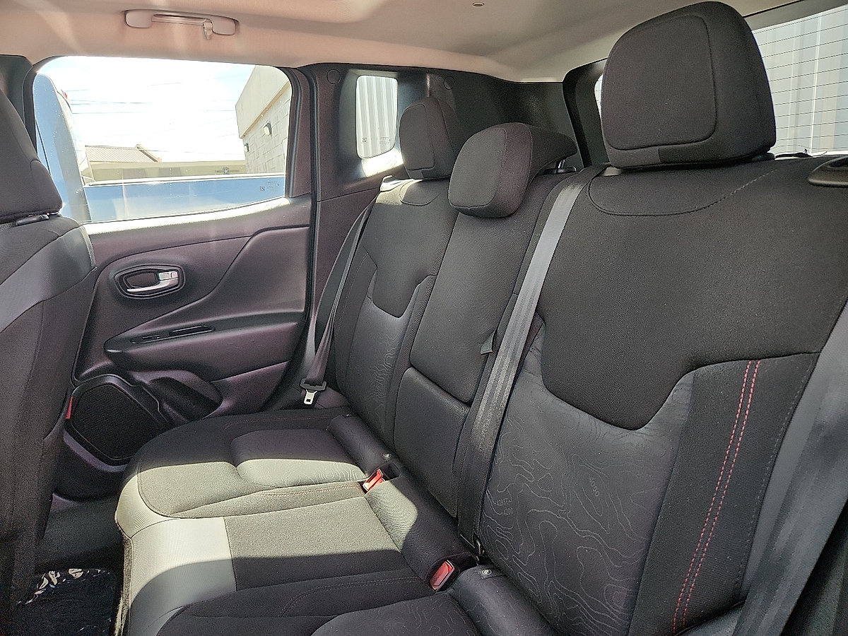 Used 2019 Jeep Renegade Trailhawk w/ LED Lighting Group AWD/4WD image 7