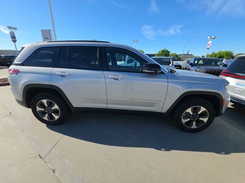 Used 2024 Jeep Grand Cherokee Limited 4xe image 3